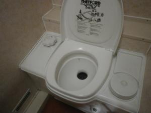 Thetford Bench Cassette Toilet Manual Flush